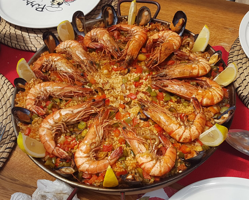 paella s mořskými plody